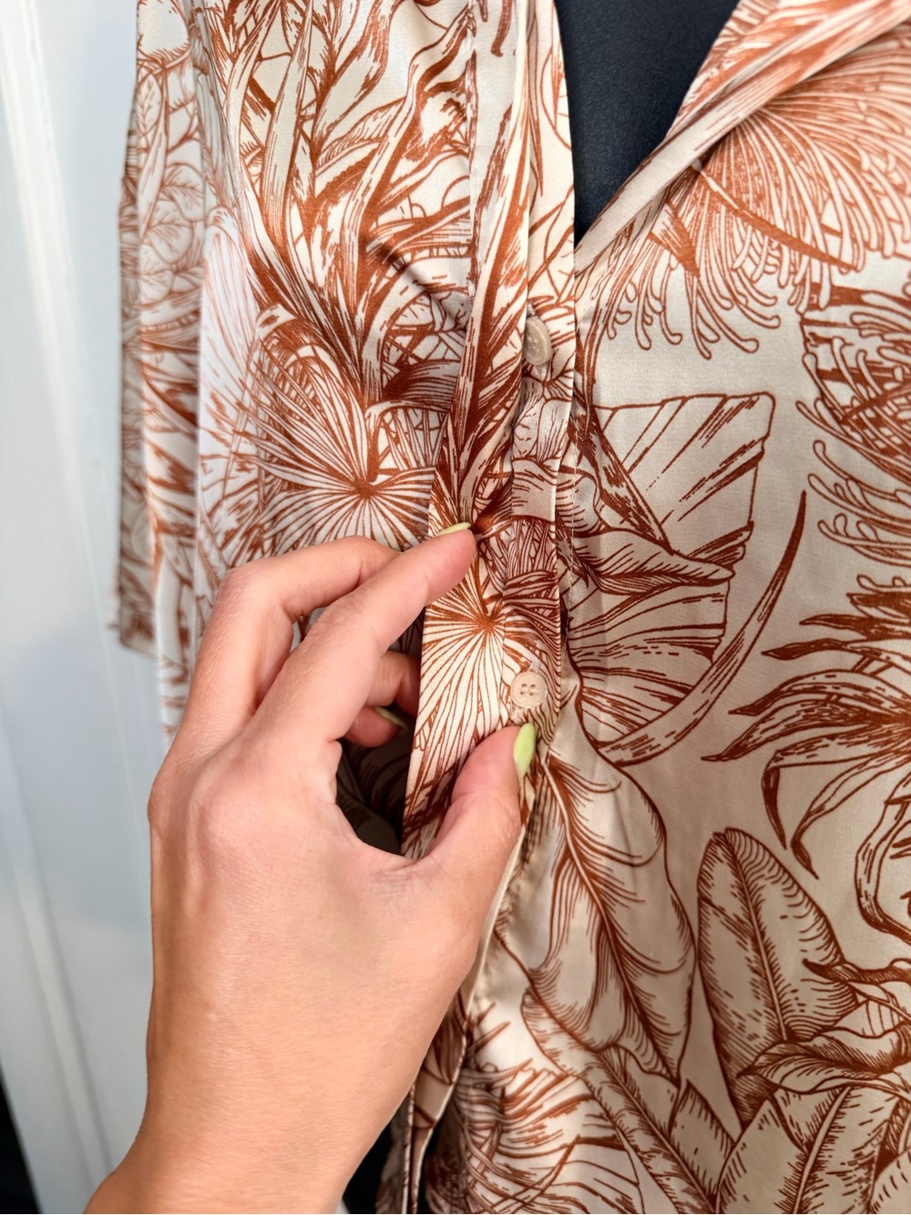 Vici Tan Palm Print Button-Down Blouse - Picture 4 of 7